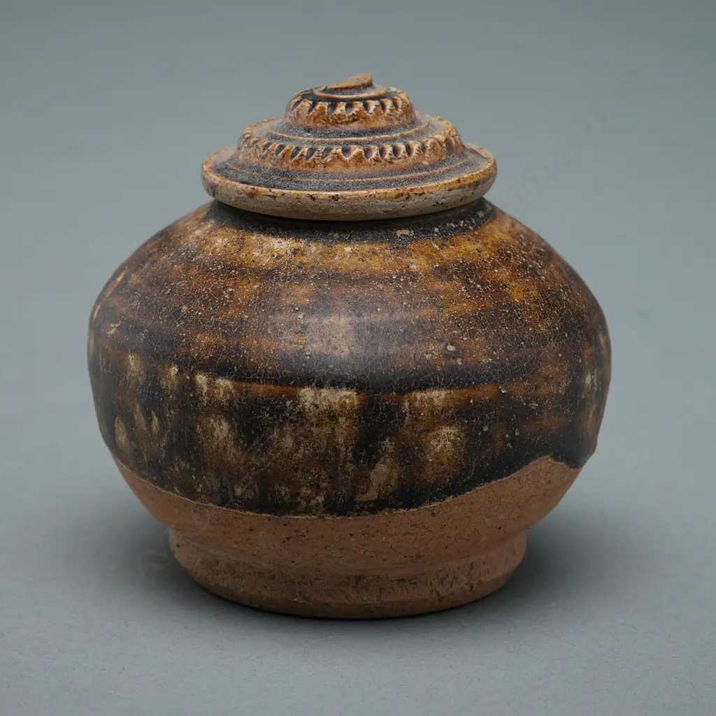 Stoneware covered jar – Khmer – c.1050 - 1150, Image 1++